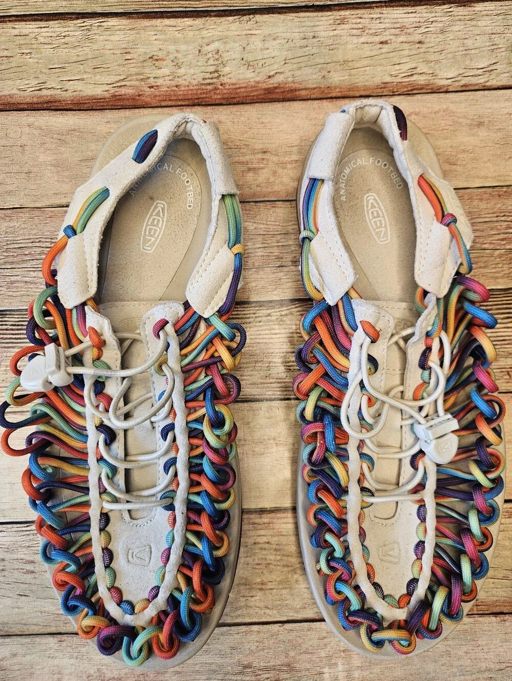 KEEN Uneek Sandals in Original Tie Dye/Birch. Size 9